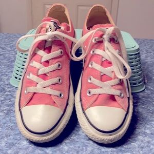 Converse pink low rise sneakers. Guys 3 woman’s 5. Way to small for my 6/12.